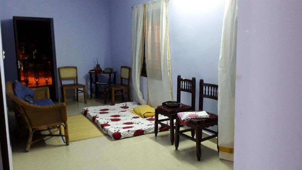 Valentine Hostel & Guest House Puduccseri Kültér fotó