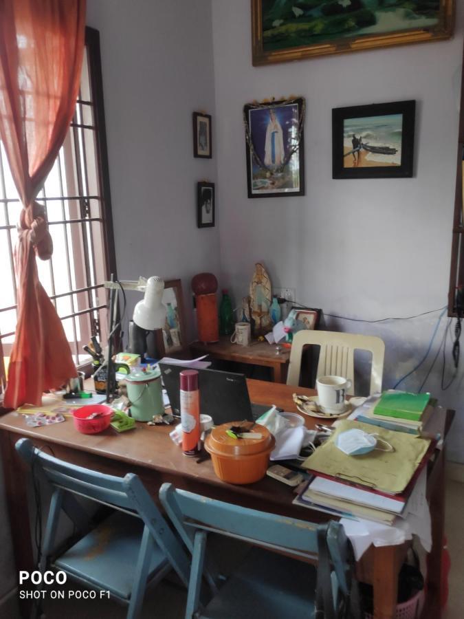 Valentine Hostel & Guest House Puduccseri Kültér fotó