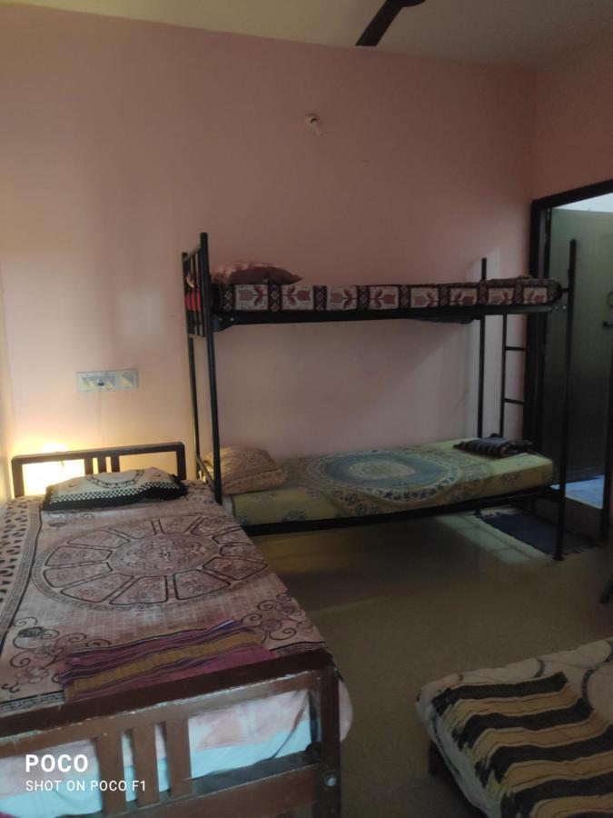 Valentine Hostel & Guest House Puduccseri Kültér fotó